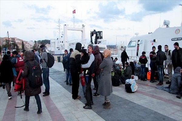 Çeşme'de 15 saat içinde 505 kaçak göçmen yakalandı