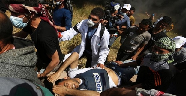 Gösterilerde yaralanan Filistinli gazeteci can verdi