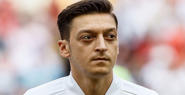 Mesut Özil'in ağabeyi isyan etti 'Mesut hiçbirini hak etmedi'