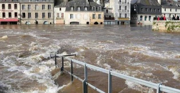 Fransa'da sel felaketi, 1600 kişi tahliye edildi