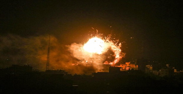 İsrail, Gazze'deki ‘El Aksa’ binasına 10 füze attı