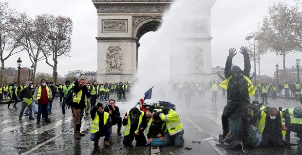 Fransa'da protestolar sürüyor, OHAL gündemde