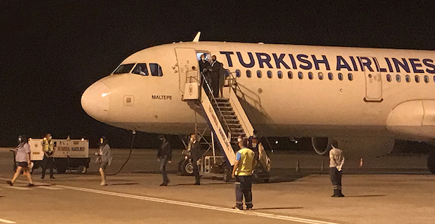 KKTC Ercan Havalimanı ilk uçaklarını karşıladı