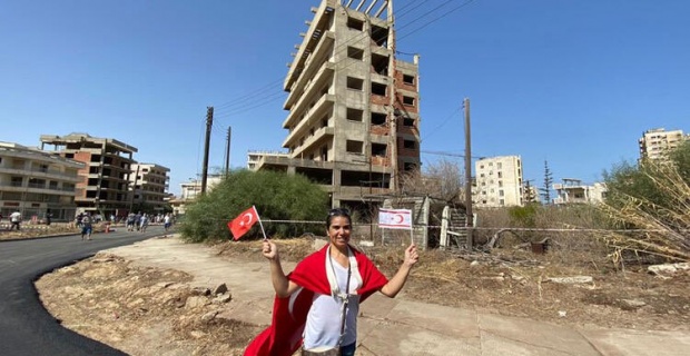 Kuzey Kıbrıs'ta 46 yıldır kapalı olan Maraş açıldı, halk yürüyüş yapıyor, fotoğraf çekiyor, Son dakika