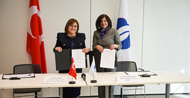 Gaziantep Büyükşehir Belediyesi Başkanı Fatma Şahin, Londra’da EBRD Direktörü Nandita Parshad ile anlaşma imzaladı