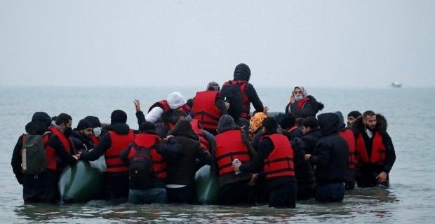 İngiltere'de insan kaçakçıları ömür boyu hapse mahkum edilebilir, Manş Denizi'nde göçmen ölümleri