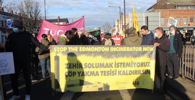 Kuzey Londra'da Edmonton çöp yakma tesis sözleşmesine protesto