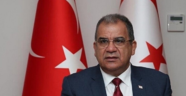KKTC'de Başbakan Sucuoğlu yeni kabineyi Cumhurbaşkanı Tatar’a sundu
