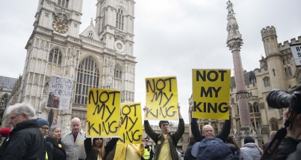 İngiltere’de monarşi karşıtı protesto düzenlendi