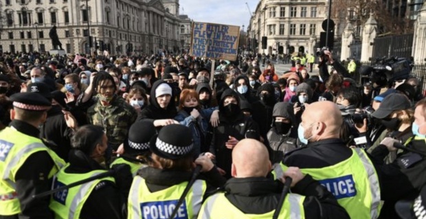İngiltere'de kamu düzenini bozana polis sert yetkilerle karşılık verecek
