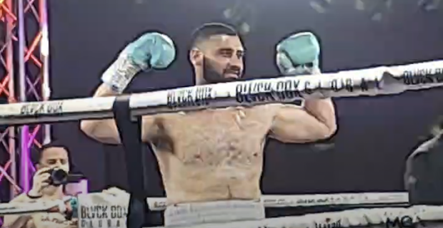 Kıbrıslı Türk genci boksör İbrahim Mercan gururlandırdı