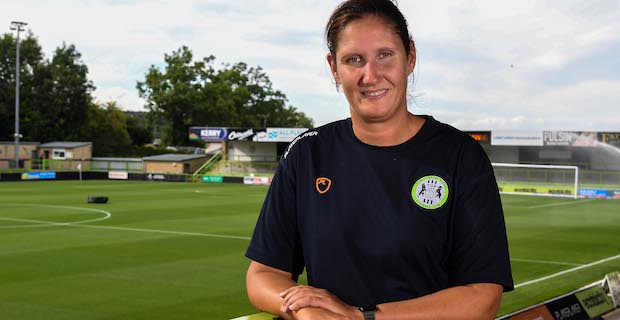 İngiltere’de ilk defa bir kadın teknik direktör, bir erkek futbol takımını yönetecek