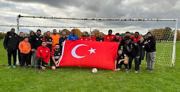 Türkiye Cumhuriyeti’nin 100.yılına Samsun Spor UK’den galibiyet hediyesi