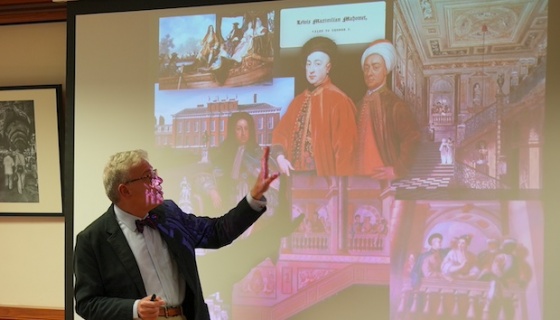 Dr. Emre Aracı, katılımcıları Londra'nın Türk mirasında büyüleyici bir yolculuğa çıkardı