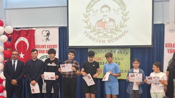 Bülent Ecevit Türk Okulu Londra'da tatile girdi