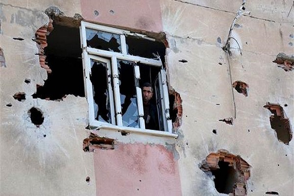 Sur'da güvenlik güçleri ve PKK arasında çatışma, 1 polis yaralı