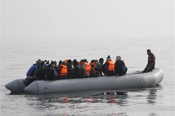 Dikili'de kaçak göçmenleri taşıyan bot battı, 18 kişi hayatını kaybetti