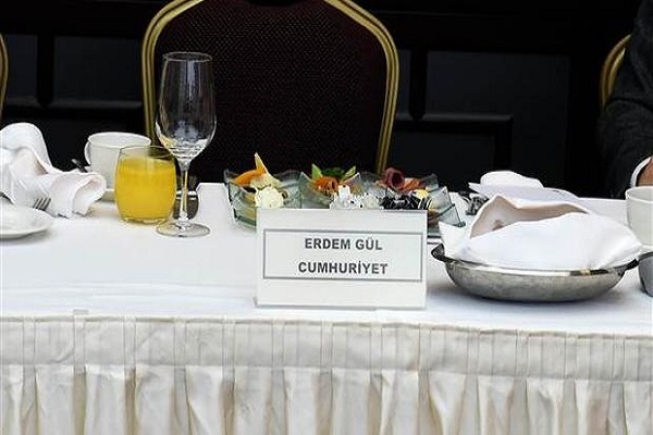 CHP'nin genel değerlendirme toplantısında dikkat çeken yazı