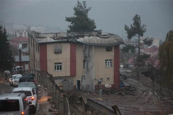 12 kişiye mezar olan öğrenci yurdu sabah saatlerinde böyle görüntülendi
