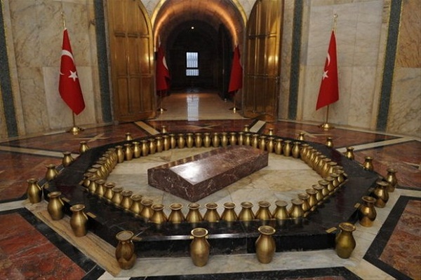 Gazi Mustafa Kemal Atatürk'ün mezarına ait fotoğraflar