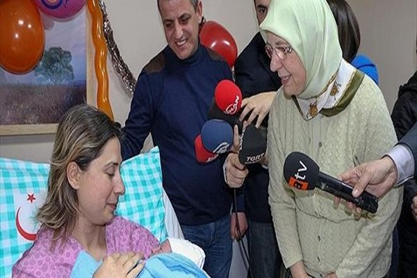 İşte yeni yılın ilk bebeği