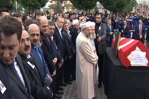 Şehit Kaymakam Safitürk'ün cenazesine binlerce insan akın etti