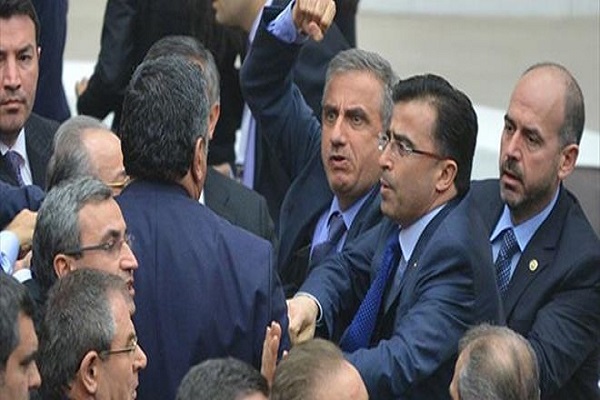 Efkan Ala'nın açıklamaları nedeniyle AKP'li ve CHP'li vekiller birbirine girdi
