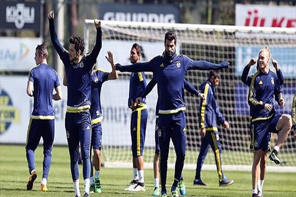 Fenerbahçe'de derbi hazırlıkları hız kesmeden devam ediyor
