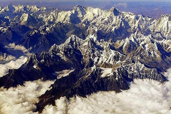 Himalayalar'da çığın altında kalan dağcılara 16 yıl sonra ulaşıldı