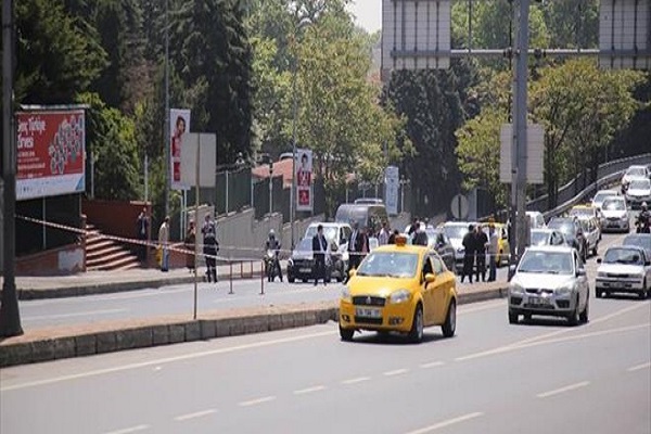 Yıldız Teknik Üniversitesi önünde şüpheli çanta paniği