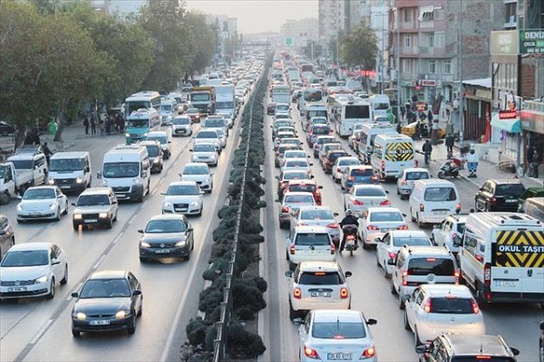 İzmir'in trafiği vatandaşı çileden çıkardı