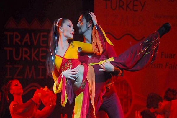 Hükümetten Anadolu Ateşi Dans Topluluğuna kıyafet uyarısı