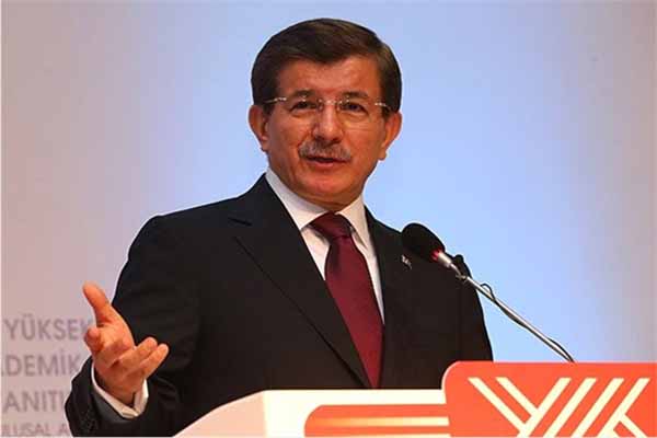 Başbakan Davutoğlu'nun katıldığı etkinlikte yumruklu saldırı
