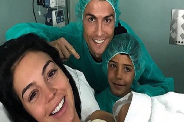 Cristiano Ronaldo kız babası oldu