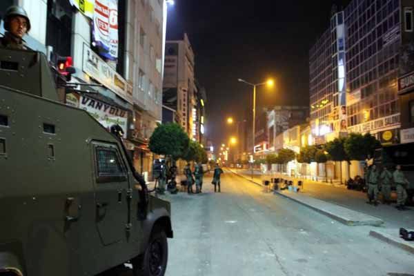 Diyarbakır sokaklarına askerler konuşlandırıldı