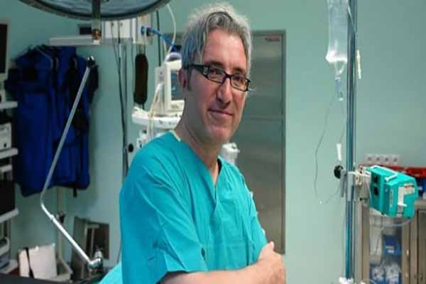 Türk cerrah tek bir delik ile 5 ameliyat yaptı