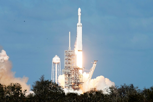 Büyük şok Falcon Heavy rotayı tutturamadı