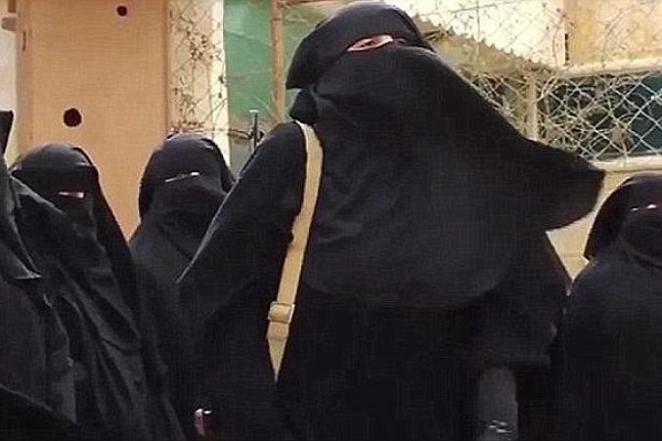 Musul'da Türklerin de olduğu 25 IŞİD'li kadın yakalandı