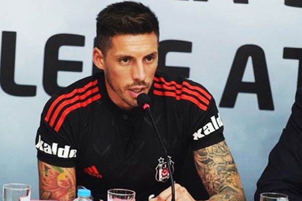 Trabzonspor Jose Sosa transferini bitirdi