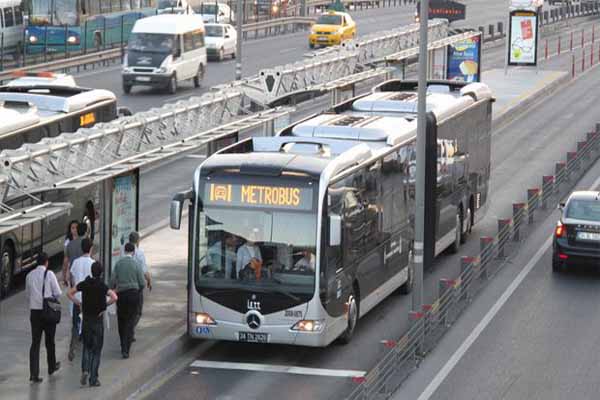İstanbul'da metrobüs şoförü bıçaklandı