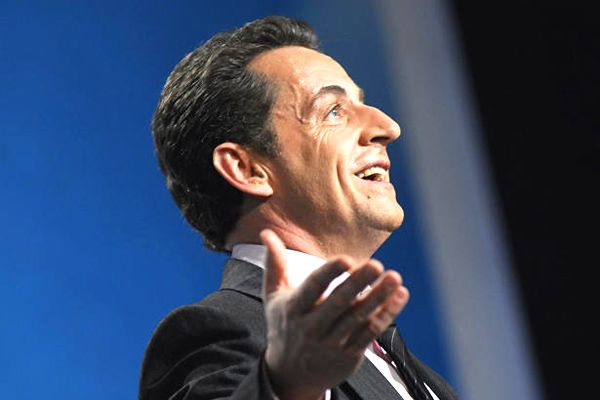Nicolas Sarkozy'den geri dönüş sinyali