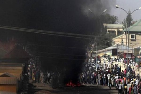 Nijerya'da intihar bombacısı sanılan kadın yakıldı