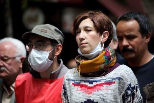 Grevdeki eğitimciler Nuriye Gülmen ve Semih Özakça yeniden gözaltında