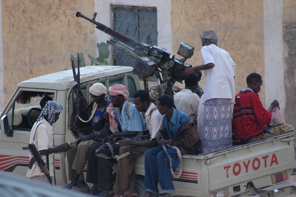 Denizde korsanlar kara da soyguncular cenneti Somali
