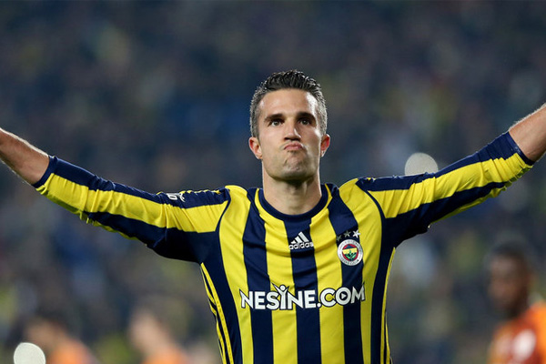 Robin van Persie'nin Fenerbahçe'den istekleri bitmiyor