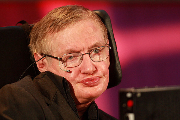 Ünlü fizikçi Stephen Hawking sesini değiştiriyor