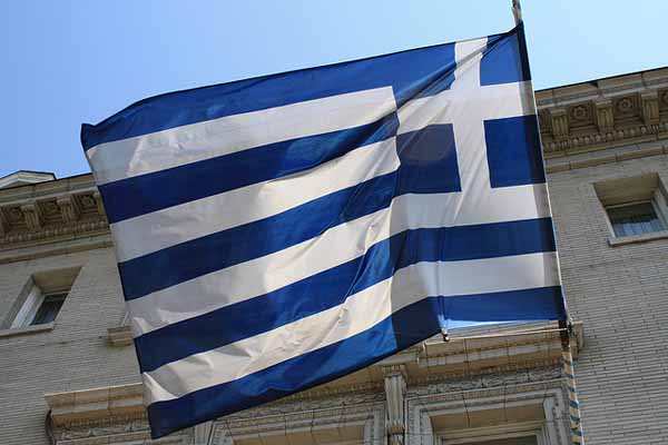 Yunanistan'da hakemin evi kundaklandı, tüm maçlar iptal