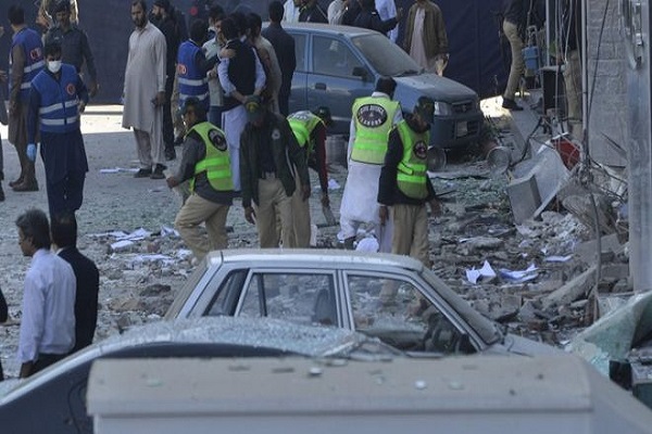 Pakistan'da patlama oldu çok sayıda ölü ve yaralı var