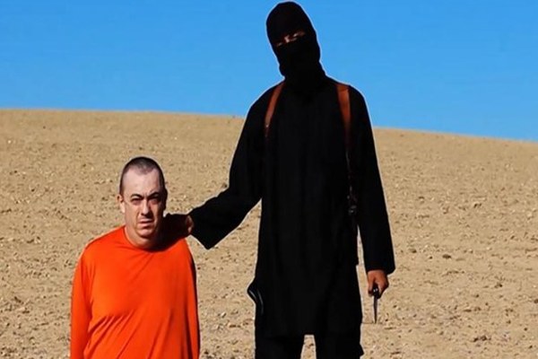 IŞİD tarafından öldürülen İngiliz rehinenin ailesi İngiltere'yi suçladı