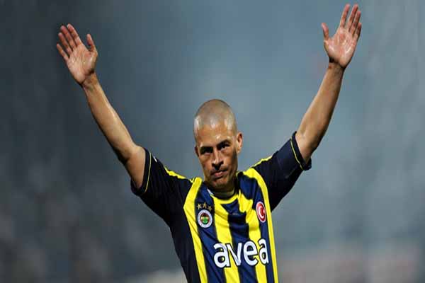 Usta futbolcu Alex, Fenerbahçe'yi unutamıyor